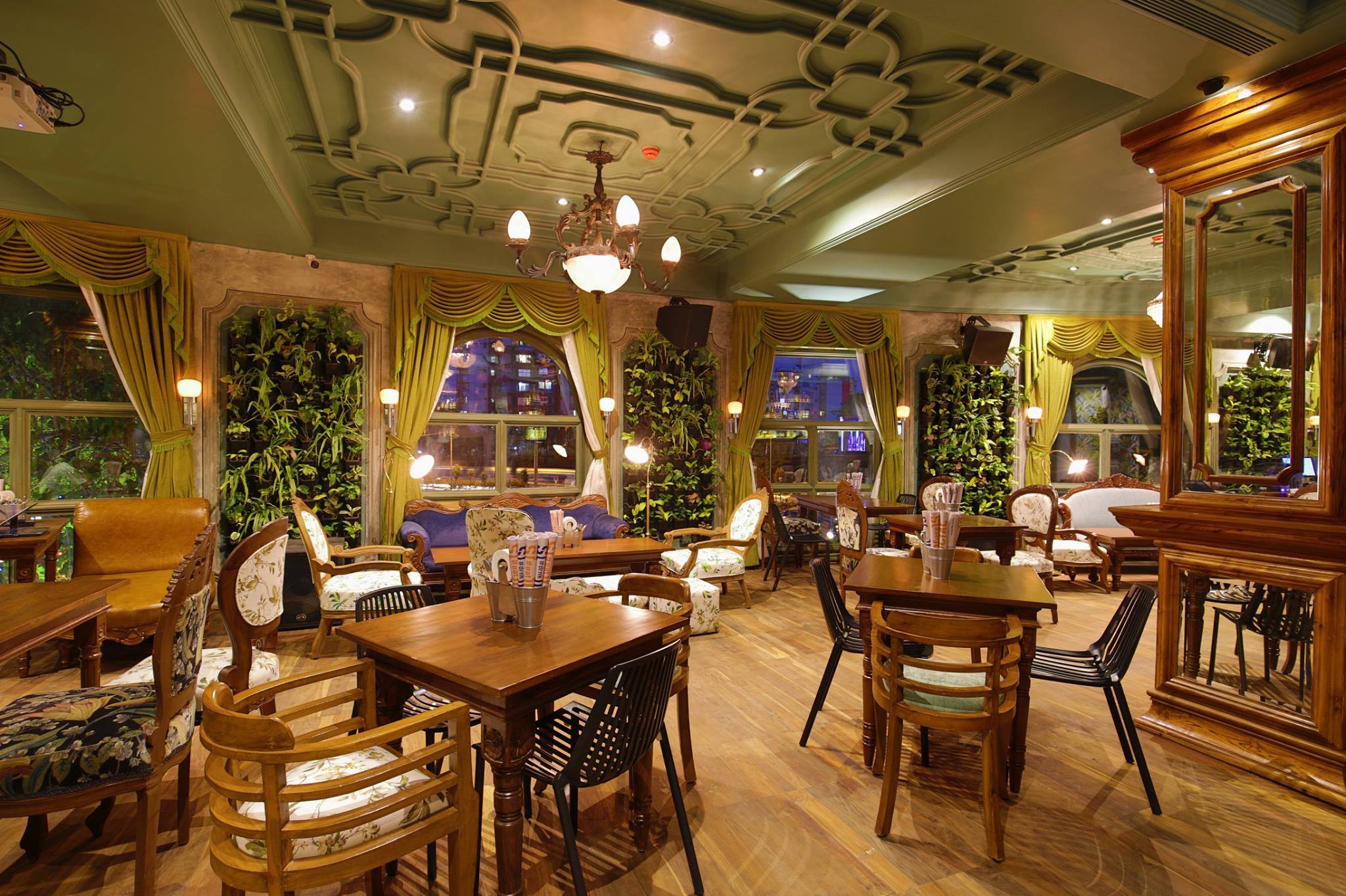 Versova SOCIAL Hosts the Next Edition of Out of Office with Siddhaarth Aalambayan